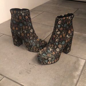 Sam Edelman platform boot 7.5